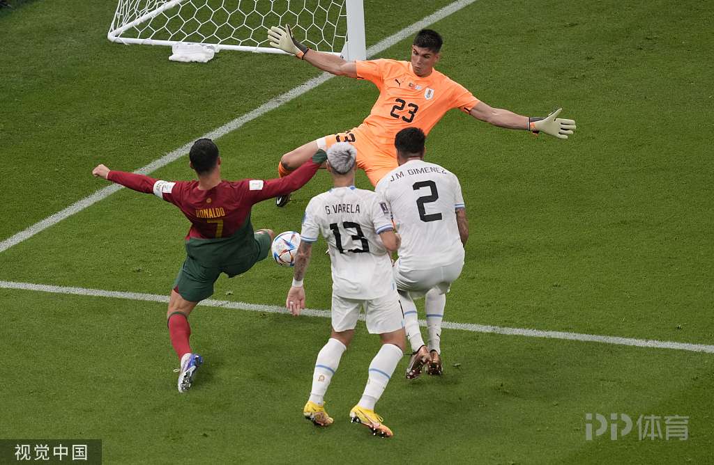半场-葡萄牙0-0乌拉圭 C罗造杀机本坦库尔一条龙射门被扑 5 半场-葡萄牙0-0乌拉圭 C罗造杀机本坦库尔一条龙射门被扑