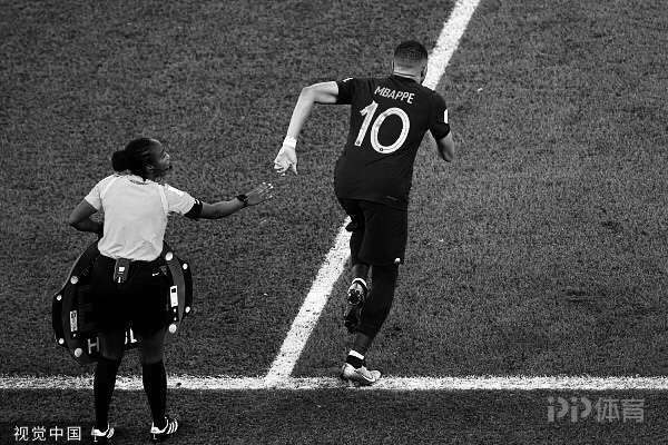 世界杯-突尼斯1-0法国 哈兹里破门、格列兹曼终场前绝平被吹 9 世界杯-突尼斯1-0法国 哈兹里破门、格列兹曼终场前绝平被吹