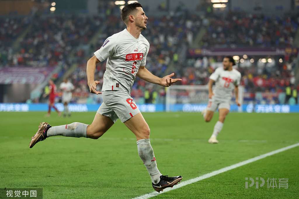 世界杯-瑞士3-2塞尔维亚晋级16强 弗鲁勒打入制胜球 7 世界杯-瑞士3-2塞尔维亚晋级16强 弗鲁勒打入制胜球